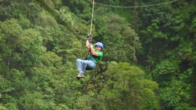 La Fortuna: Arenal Mundo Aventura Park 7 Zip-Lines Tour — Guided tour and outdoor activity