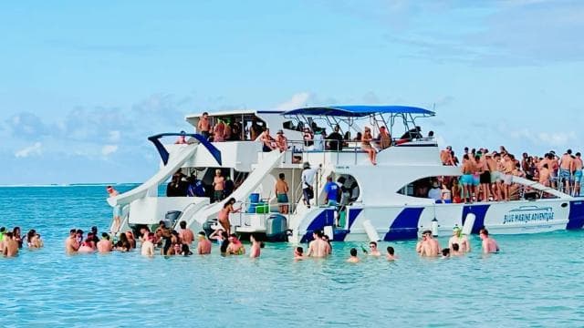 Punta Cana: Catamaran Boat Party s neomezenou konzumací nápojů — Guided tour and outdoor activity