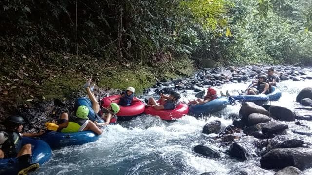 Tubing Safari Rio Celeste — Guided tour and outdoor activity