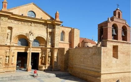 Santo Domingo: Tres Ojos, Faro a Colón und Mamajuana-Tour — Guided tour and outdoor activity
