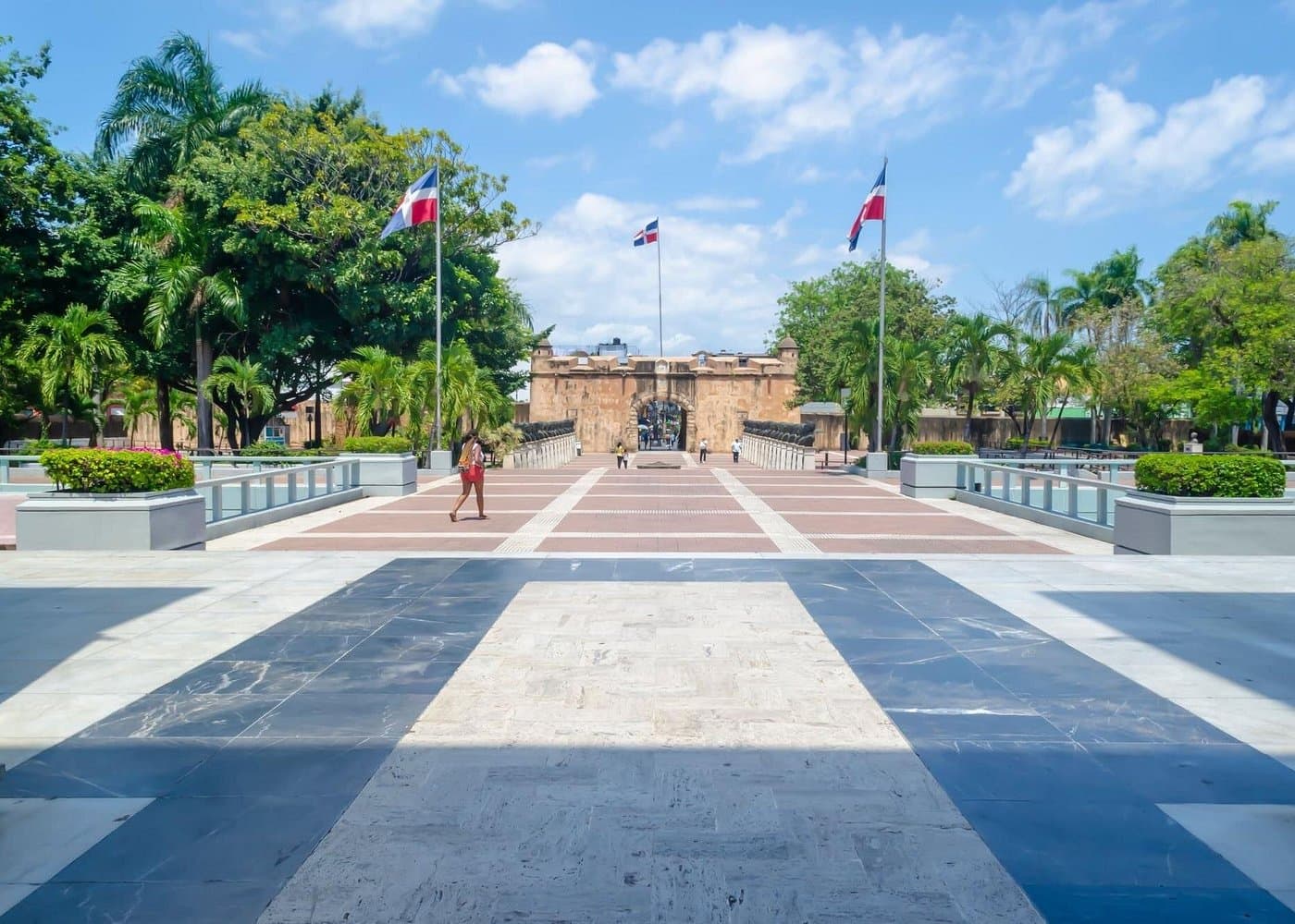 Full Day Santo Domingo City Tour: History of the Caribbean From Punta Cana — Guided tour and outdoor activity