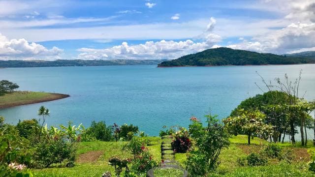 La Fortuna: Kayaking in Arenal Lake - Unique Volcano View — Guided tour and outdoor activity