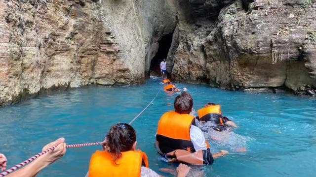 Liberia: La Leona Waterfall Hiking Tour — Guided tour and outdoor activity