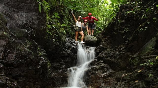 Sopka Arenal: Skákání ve vodopádu a extrémní canyoning — Guided tour and outdoor activity