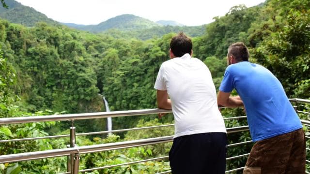 La Fortuna Waterfall Hike & Farm Lunch — Guided tour and outdoor activity