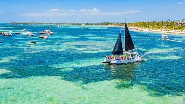 Power Cruise Tour with Snorkeling — Guided tour and outdoor activity