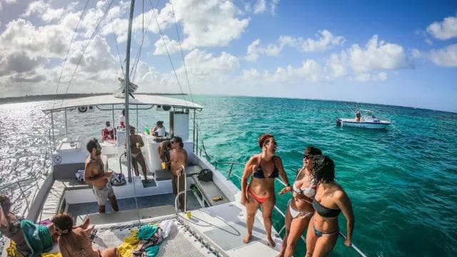 Punta Cana: Group Catamaran Tour with Drinks and Snacks — Guided tour and outdoor activity