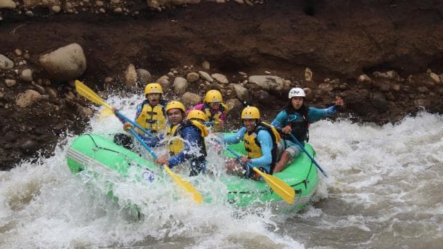La Fortuna: Canyoning and River Rafting Tour with Lunch — Guided tour and outdoor activity