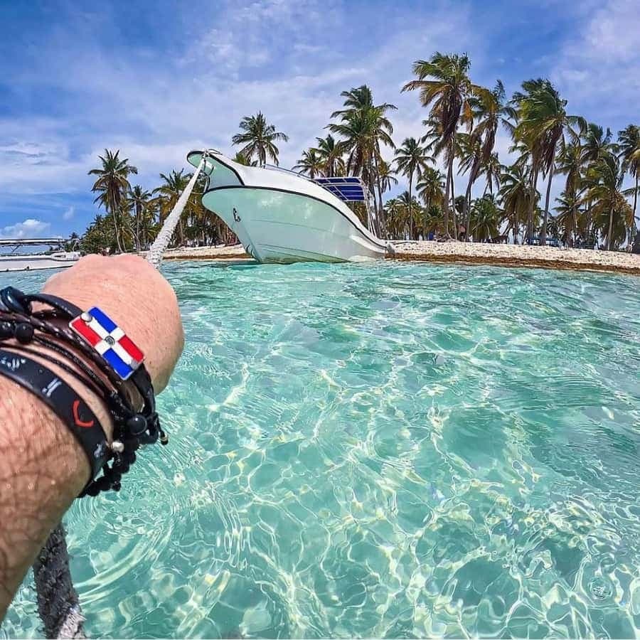 Saona Island Tour All Inclusive Speedboat and Catamaran — Guided tour and outdoor activity