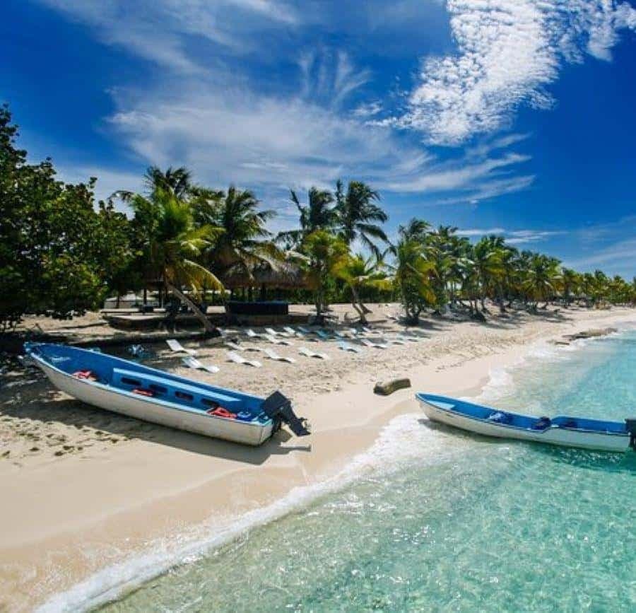 Punta Cana: Catalina Island Classic or VIP Sailing Tour — Guided tour and outdoor activity