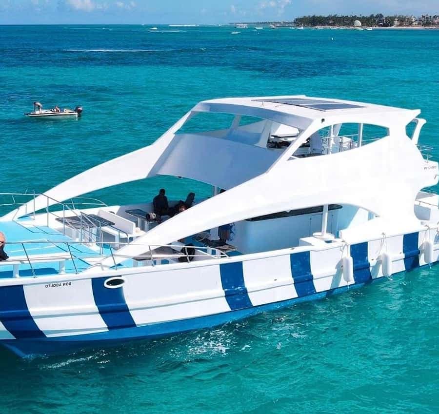 EXCLUSIVE PARTY IN PUNTA CANA ALL INCLUDED — Guided tour and outdoor activity