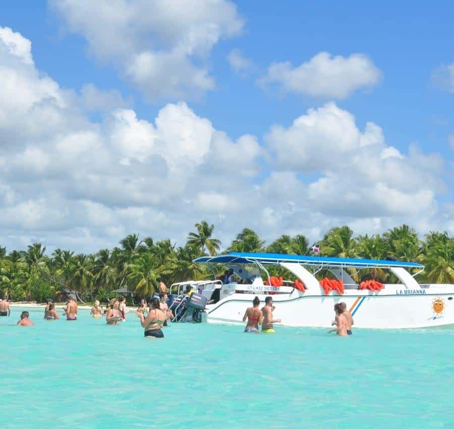 Juan Dolio: Saona Island Full-Day Tour with Catamaran Ride — Guided tour and outdoor activity