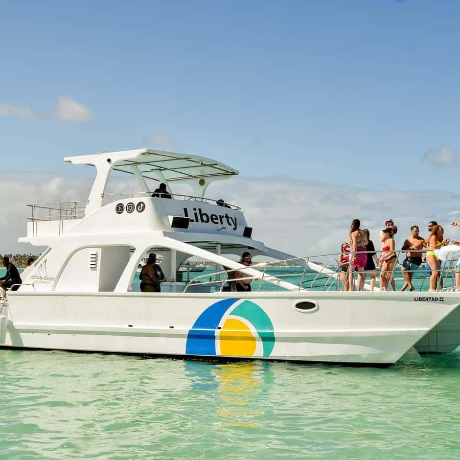 Punta Cana Private Catamaran with Snorkeling & Natural Pool — Guided tour and outdoor activity