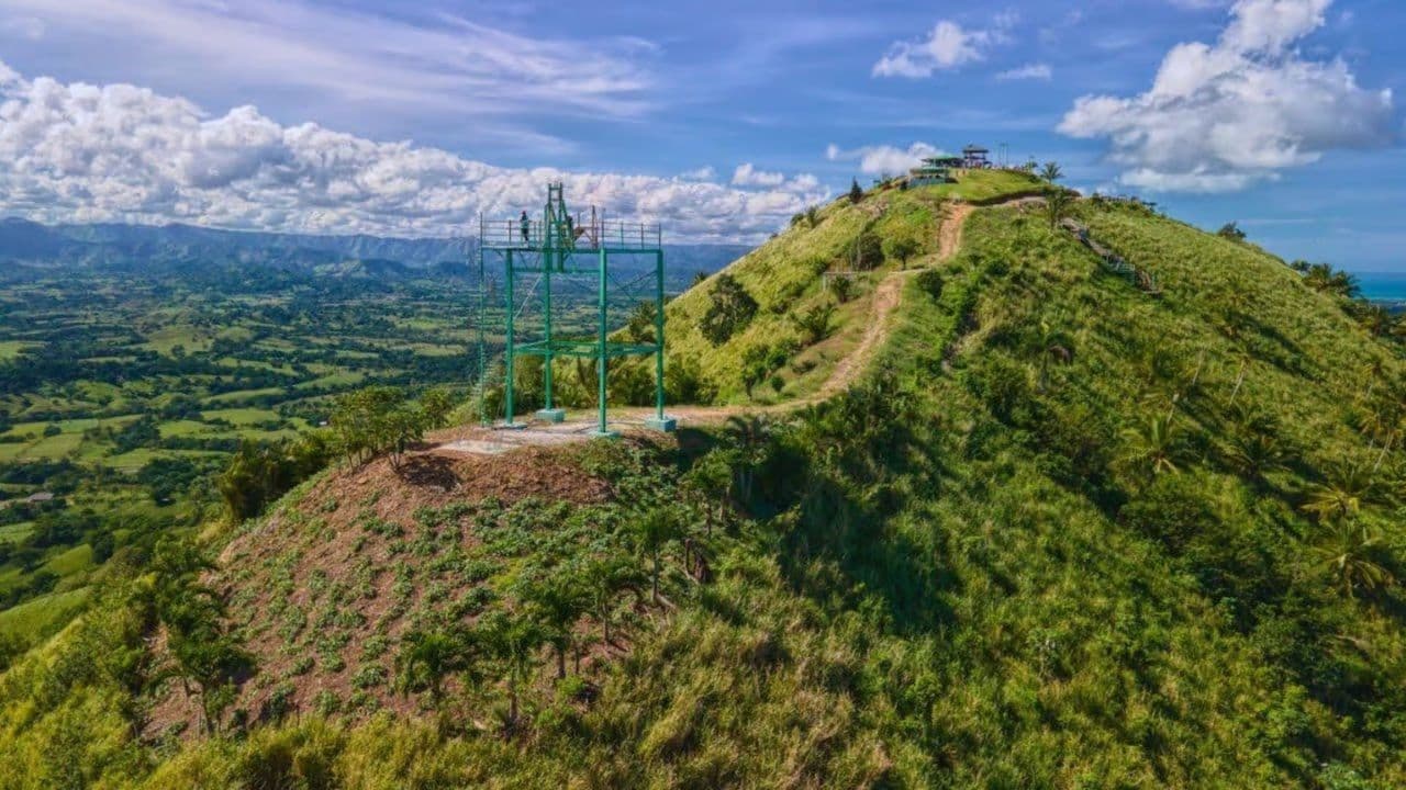 Private Tour nach Montana Redonda und Playa Esmeralda ab Miches — Guided tour and outdoor activity