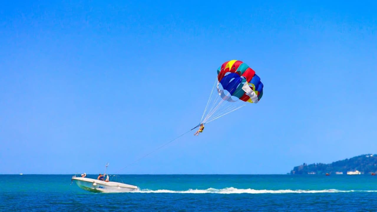 Punta Cana: Parasailing Experience with Pickup Include — Guided tour and outdoor activity