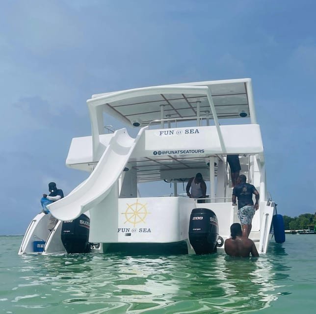 Exclusive Party Yacht Snorkeling, Natural Pool Book Now - Bild 3