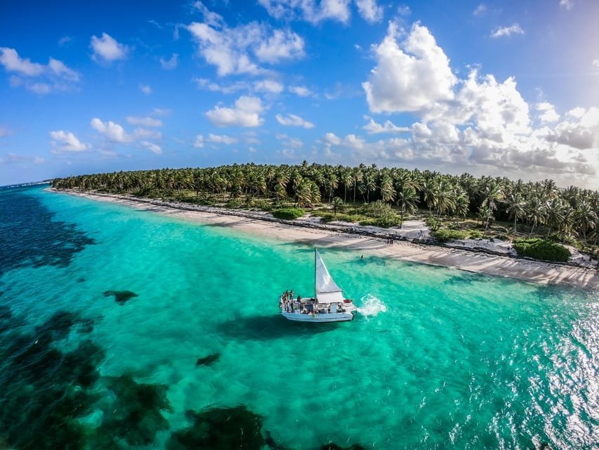 Punta Cana: Group Catamaran Tour with Drinks and Snacks - Obrázek 4