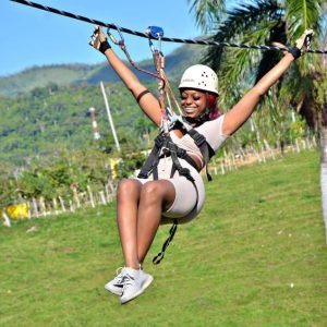 Von Punta Cana aus: Dünen-Buggy und Zip Line Abenteuer