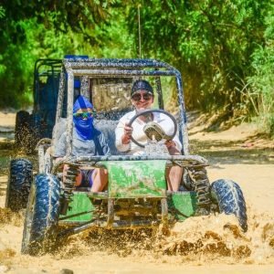 Punta Cana: Půldenní výlet na buginách po vodní jeskyni a pláži Macao