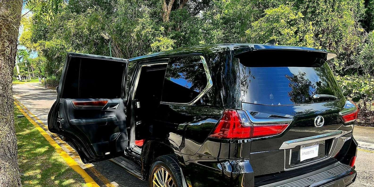 Punta Cana: Private Limousine Transfer to/from Airport (PUJ) - Immagine 3