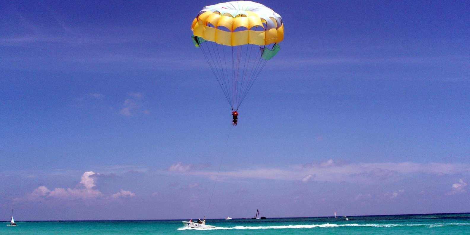 Punta Cana: Parasailing Trip Around the Coast of Bavaro - Bild 4