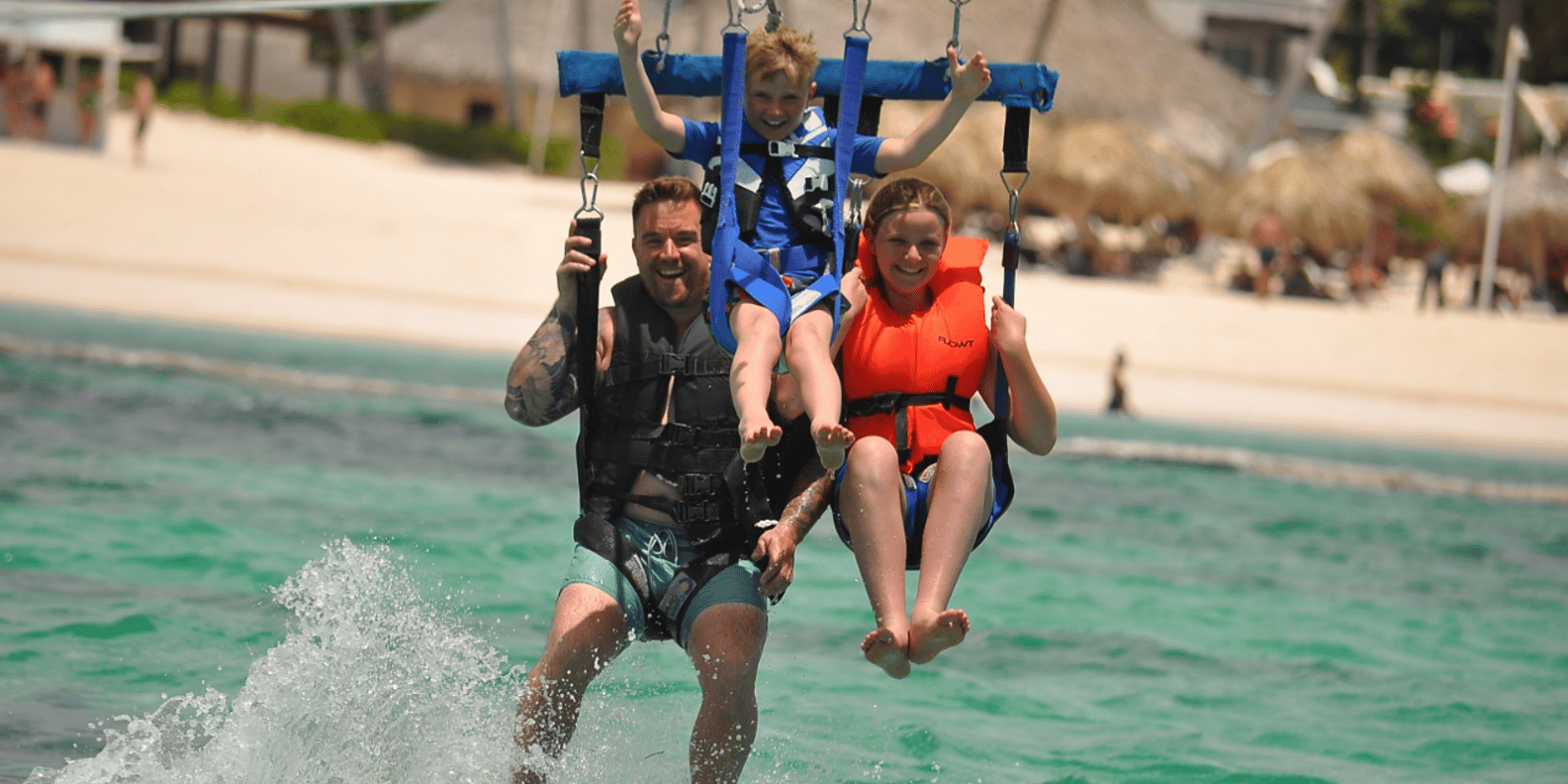 Parasailing Experience with Hotel o airbnb Pickup